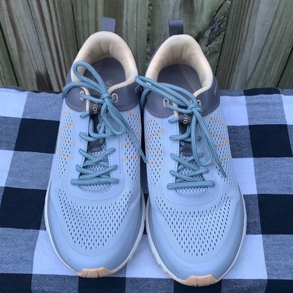 Vionic Women's Drift Vibrant Walking Sneaker, size 8.5 - Picture 3 of 7